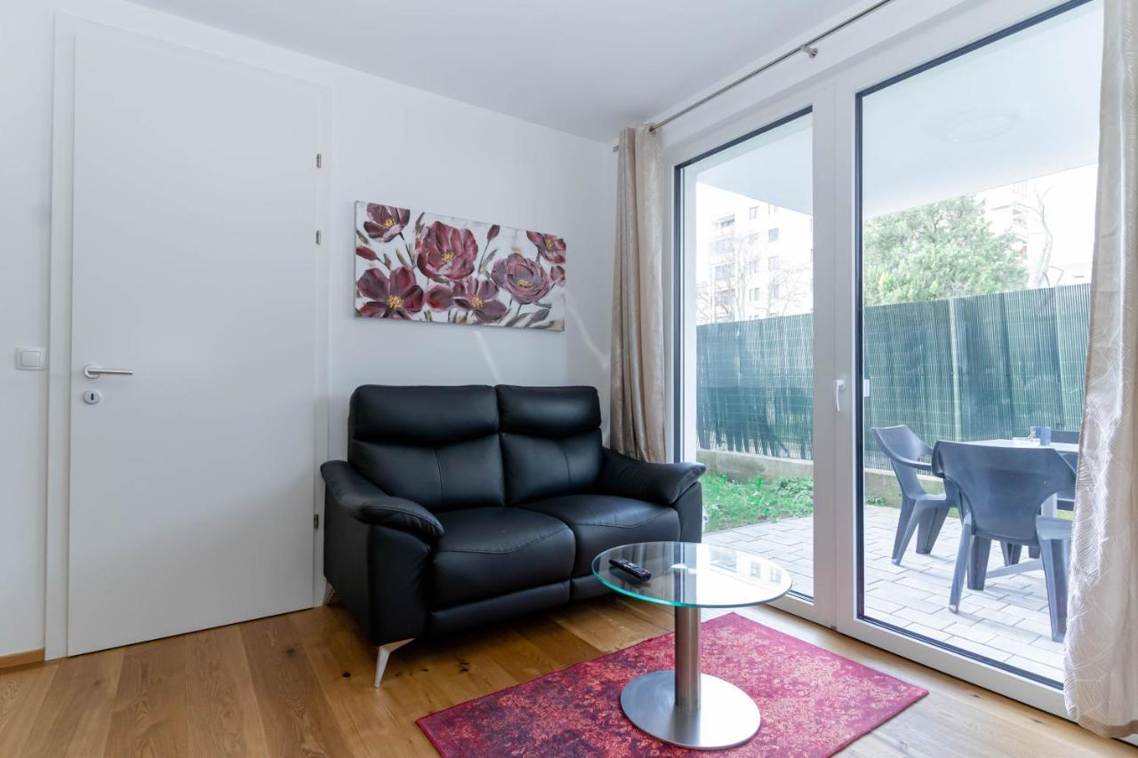 Modern Apartment With Tiny Garden Near City Center Вена Экстерьер фото