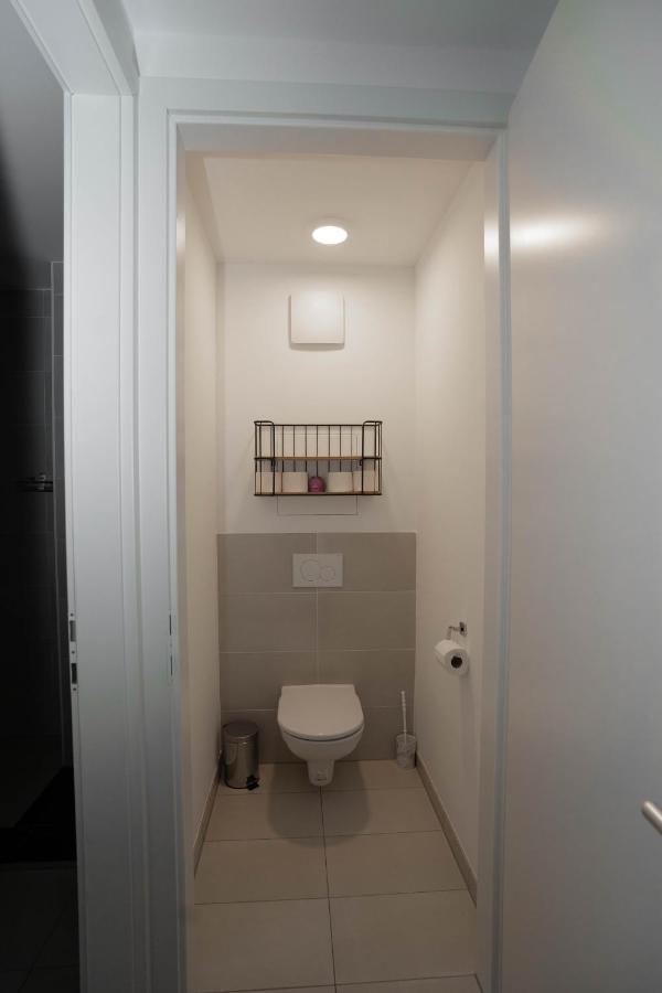 Modern Apartment With Tiny Garden Near City Center Вена Экстерьер фото